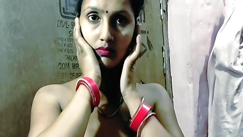 Solo indian beauty stretching her legs in a 3d video