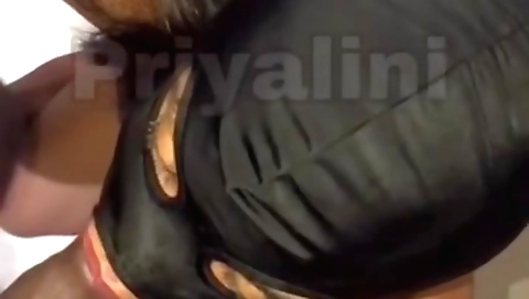 Indian pornstar in black bra cumming in pussy in web cam