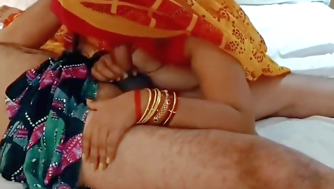 Babii is an amateur indian brunette who loves to fuck in a webcam