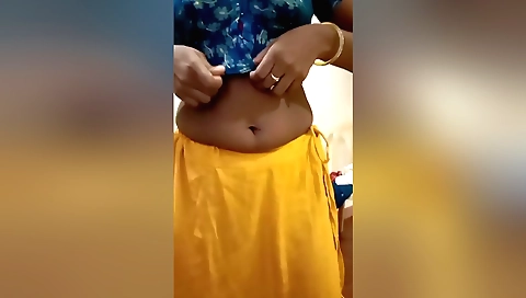 Indian girl 18+ shows her sexy navel while with her stepdad