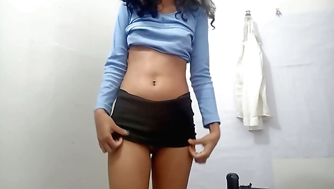 Indian amateur solo video showing a girl masturbating