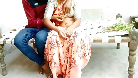 Amateur indian blonde fucks her boyfriend on the bed