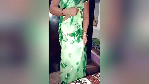 Gunjan bhabhi in a new saree and ready to fuck him