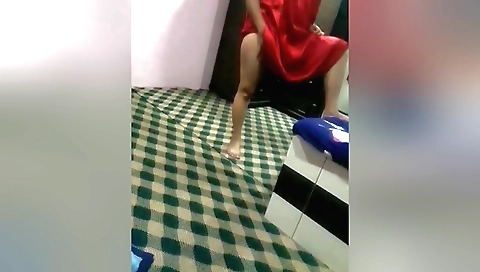 Hot stepmom masturbates while naked on webcam video