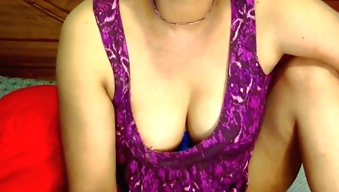 Indian girlfriend enjoys herself and she loves being alone