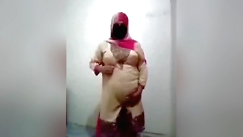 amateur hindi video with big boobs and a sex scene