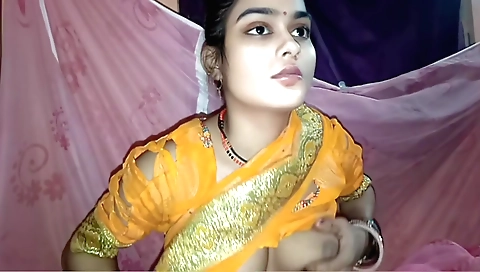 Indian muslim girl shows off her body in solo porn