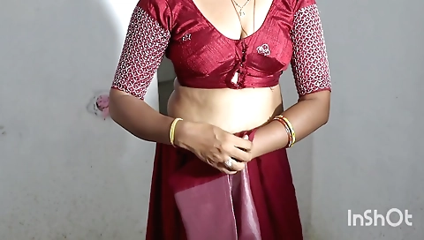 A hot amateur solo female with a sexy body enjoys her nakedness