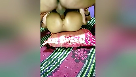 Indian porn video with a big juicy cunt and a chubby dick
