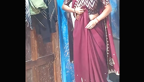Indian solo amateur video showing a hot amateur 18+ girl