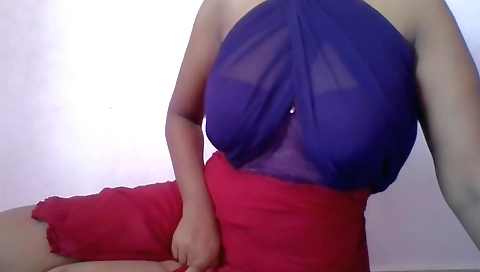 Indian babe shows off her big tits and legs on webcam