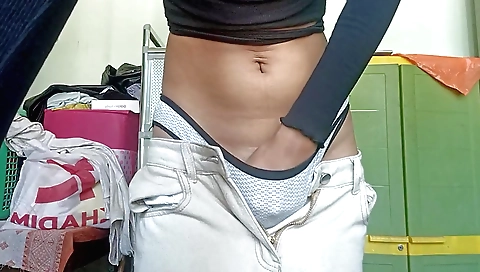 Indian amateur solo video showing her sexy ass and tits