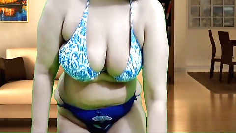 Indian girl with a big booty showing off her pussy
