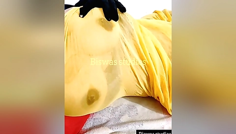 Shruti bhabhi shows off her big tits in a amateur video