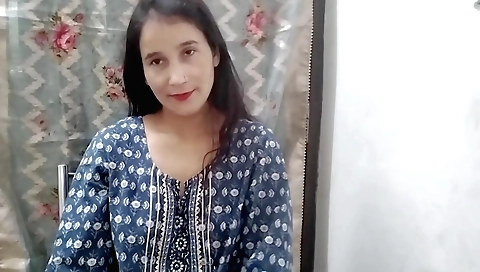 Indian solo girl video with her face and hair on the bed