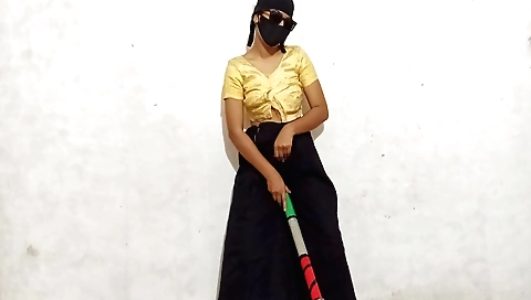 Indian amateur with a sexy body takes off her clothes