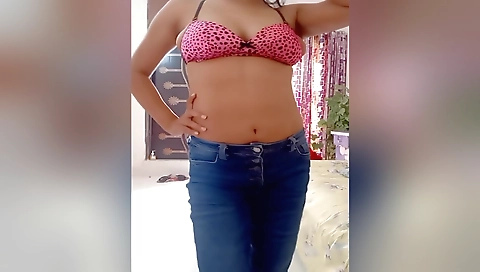 Indian girl does a solo video and does it with her hands