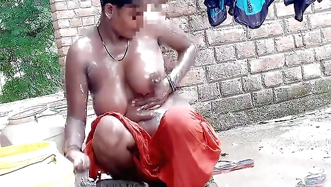 Indian bhabhi nothing with a big tits and a huge ass