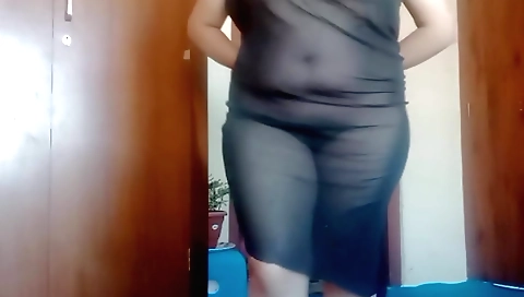 Amateur brunette gives herself a blowjob in hd video