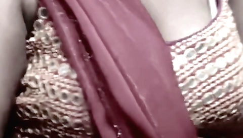 Mature indian auntie shows us how to play with her bra