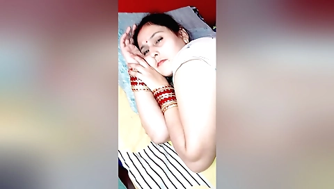 Indian brunette solo girl rides a pen till she likes it
