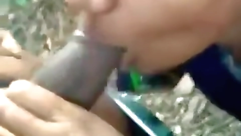 Latina teen dehati takes a deep throat of a big cock in the outdoor