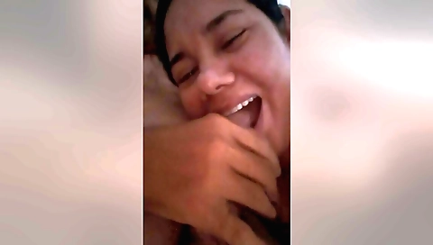 Indian deepthroat fuck video with a busty brunette