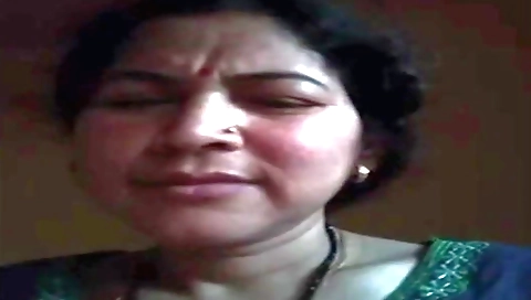 Indian teen's hairy hawt video showing her in a hot fashion
