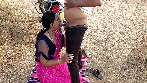 Indian amateur girl gets banged in jungle outdoors
