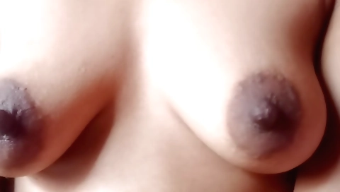 Indian girl makes her pussy aching by playing with it