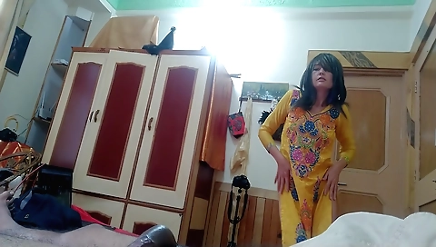 Indian brunette milf moves sexy and fucks pussy on webcam