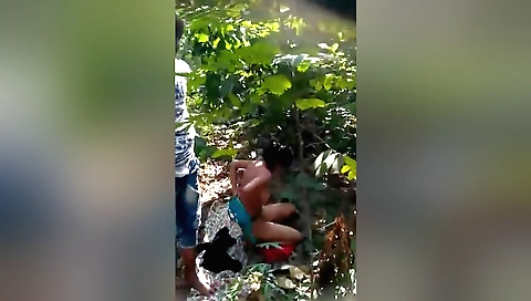 Indian brunette outdoor sex video with a great outdoor scene