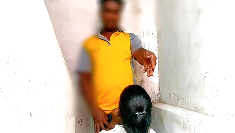 Indian brunette is fucked by her boyfriend in homemade scene