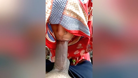 Indian teen is having sex with her boyfriend outdoors