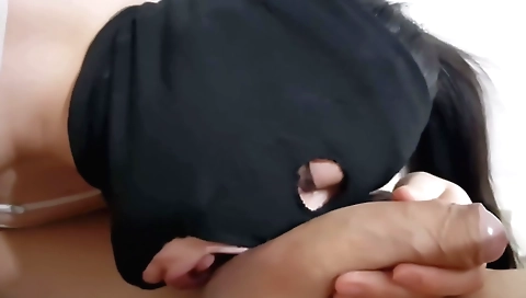 Indian babe with a great body makes a homemade clip