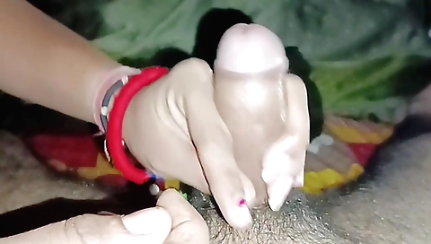 Handsome dude is fucking a blonde babe in homemade video