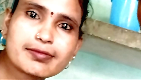 Hot solo video showing a hot woman with a very hot vaginally