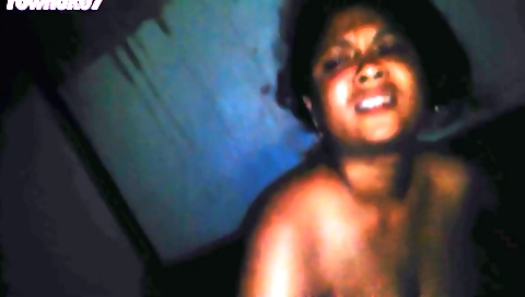 Indian brunette fucks her boyfriend in her amateur vid