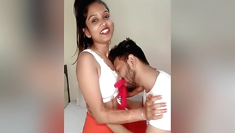Bhabhi shows her beautiful face and gets a face job