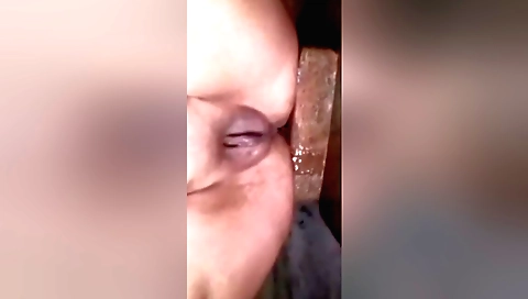 Indian amateur female is naked while doing massage