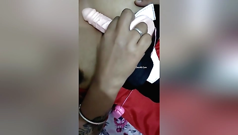Busty indian babe with sexy tits enjoys herself on webcam