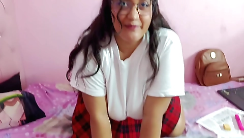 Amateur brunette in hot 18+ porn video with a hot body
