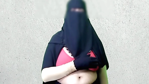 Sexy housewife in a solo video video with her tits