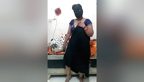 Indian babe takes off her pants to show off her body