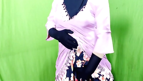 Indian Muslim hijabi fucks her neighbor in solo video