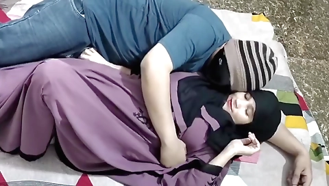 Indian amateur sex video with a guy and his muslim girlfriend