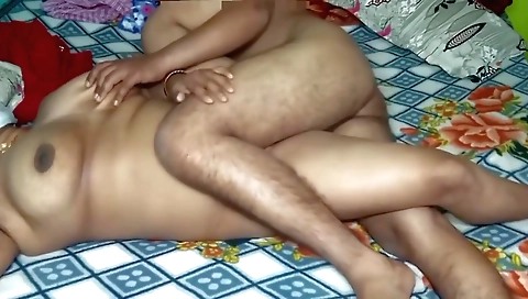 Indian girl fucked in the bedroom by her boyfriend