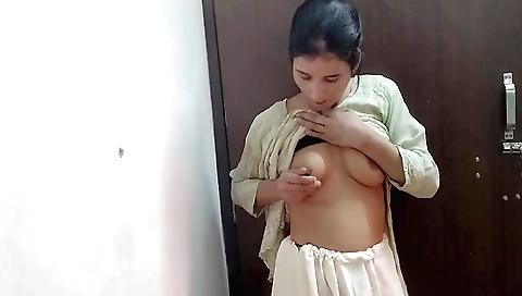Chachi ko ghar me band kar ke jahidari dil dasti pela