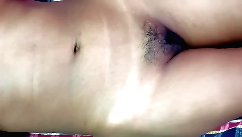Desi girl plays with her hair in amateur sex video