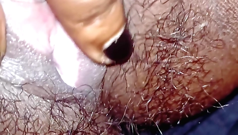 Indian hairy babe has a beautiful hairy pussy in homemade vid